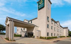 Quality Inn & Suites Roanoke - Fort Worth North